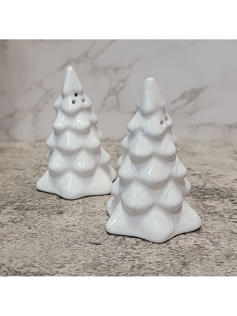 Ceramic Christmas Tree Salt & Pepper shakers - Picture 3 of 5